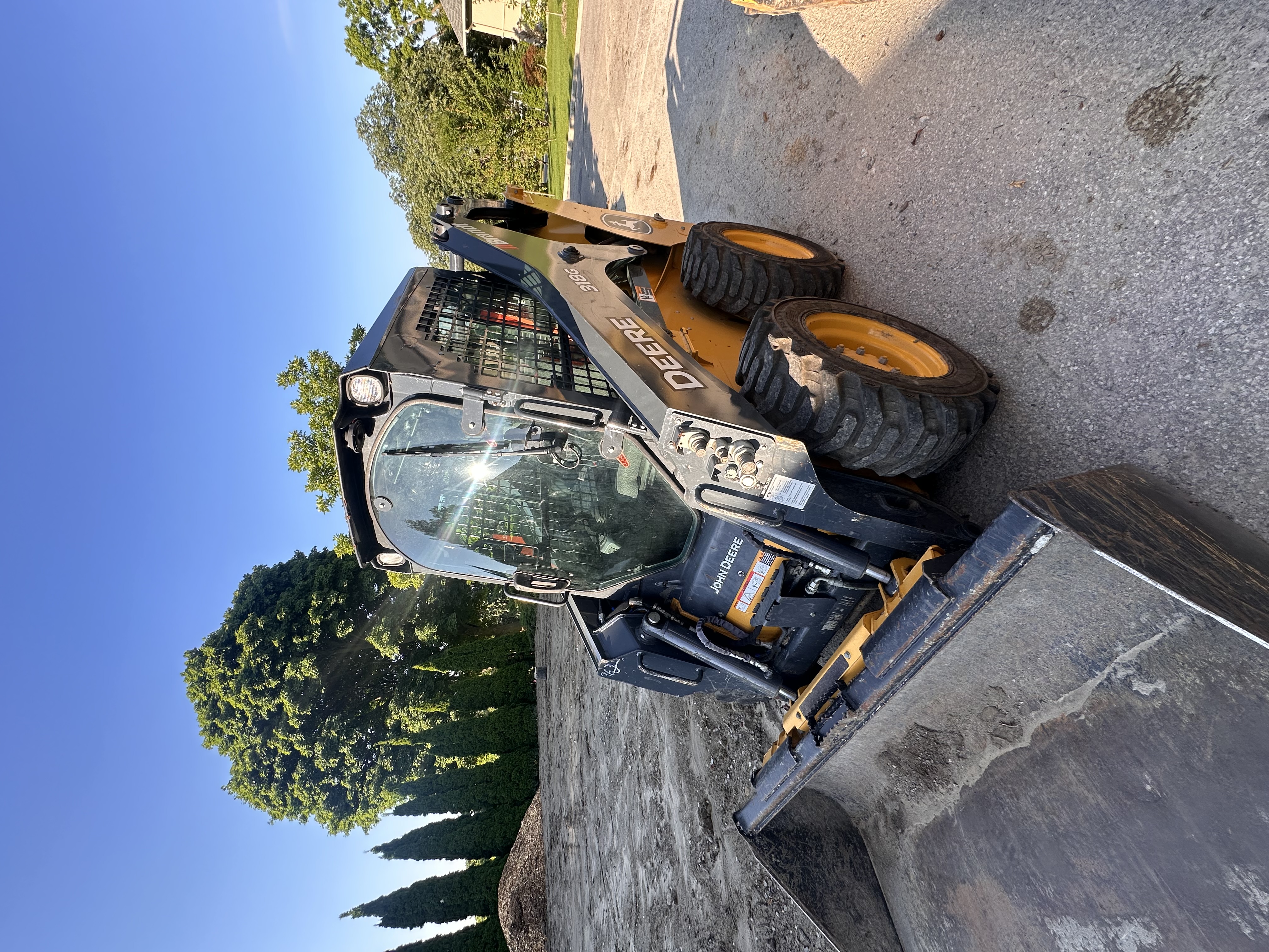 John Deere 318G Skid Steer
